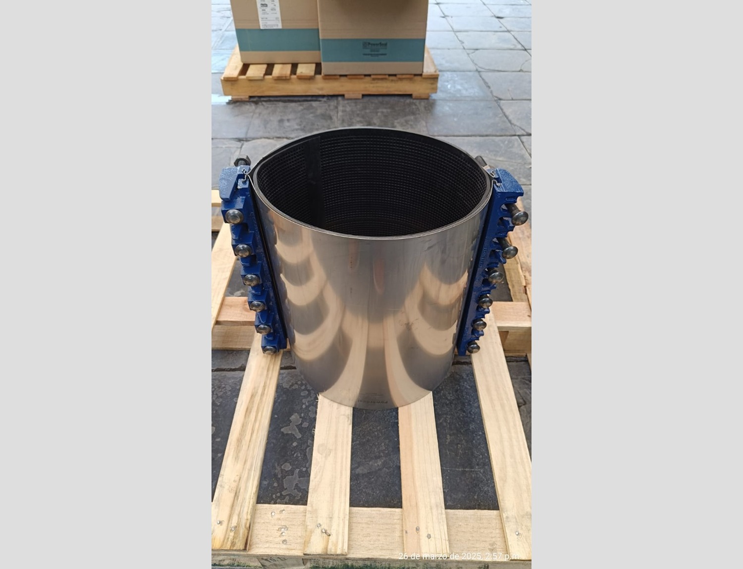 Abrazadera de reparación instalada